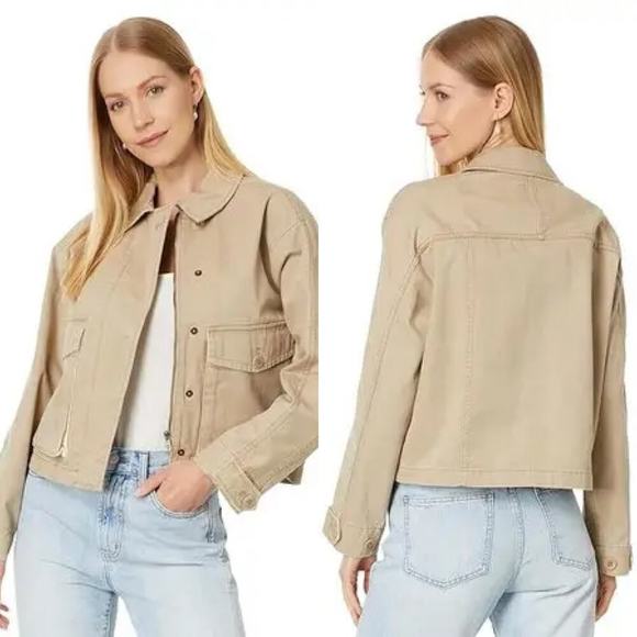 Madewell Jackets & Blazers - Madewell Women’s Tan Cropped Cargo Jacket with a pockets Zip Up LIKE NEW size M